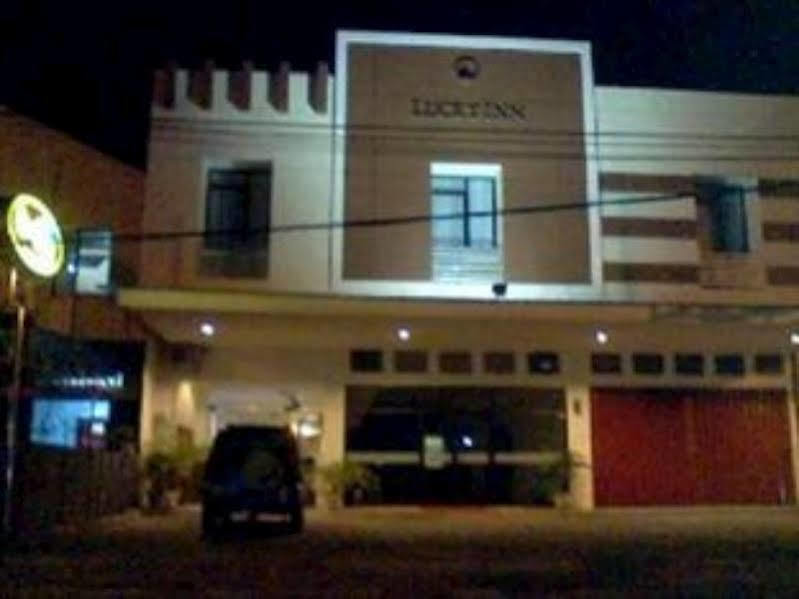مانادو فندق لاكي إن المظهر الخارجي الصورة
